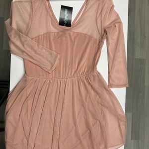 LIGHT PINk FLOWING
DRESs SHIRT